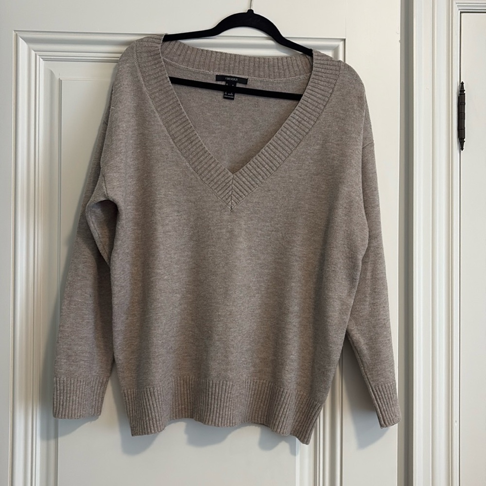Forever 21 Sweater in Medium